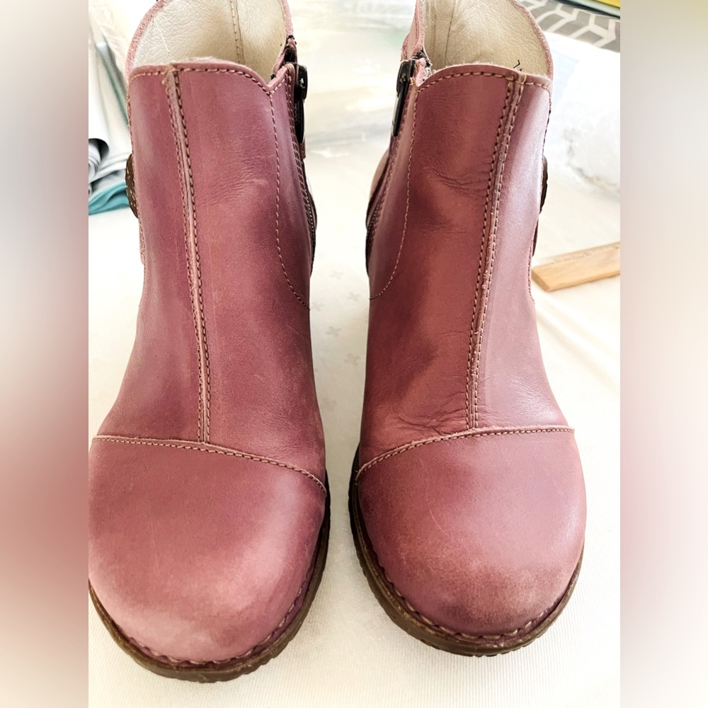 Berry El naturalista bootie sz 39 us 8 fits an 8.5 too